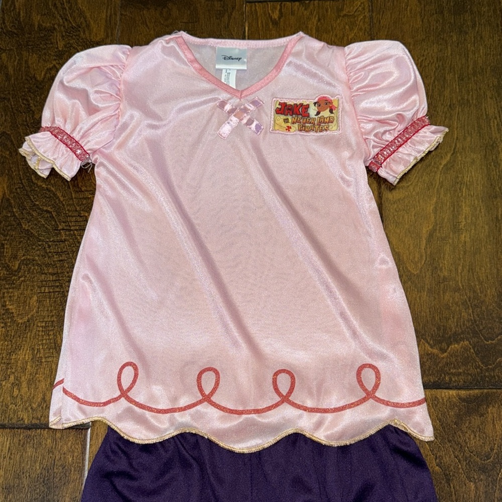 Jake and the Neverland Pirates Izzy costume size 3/4